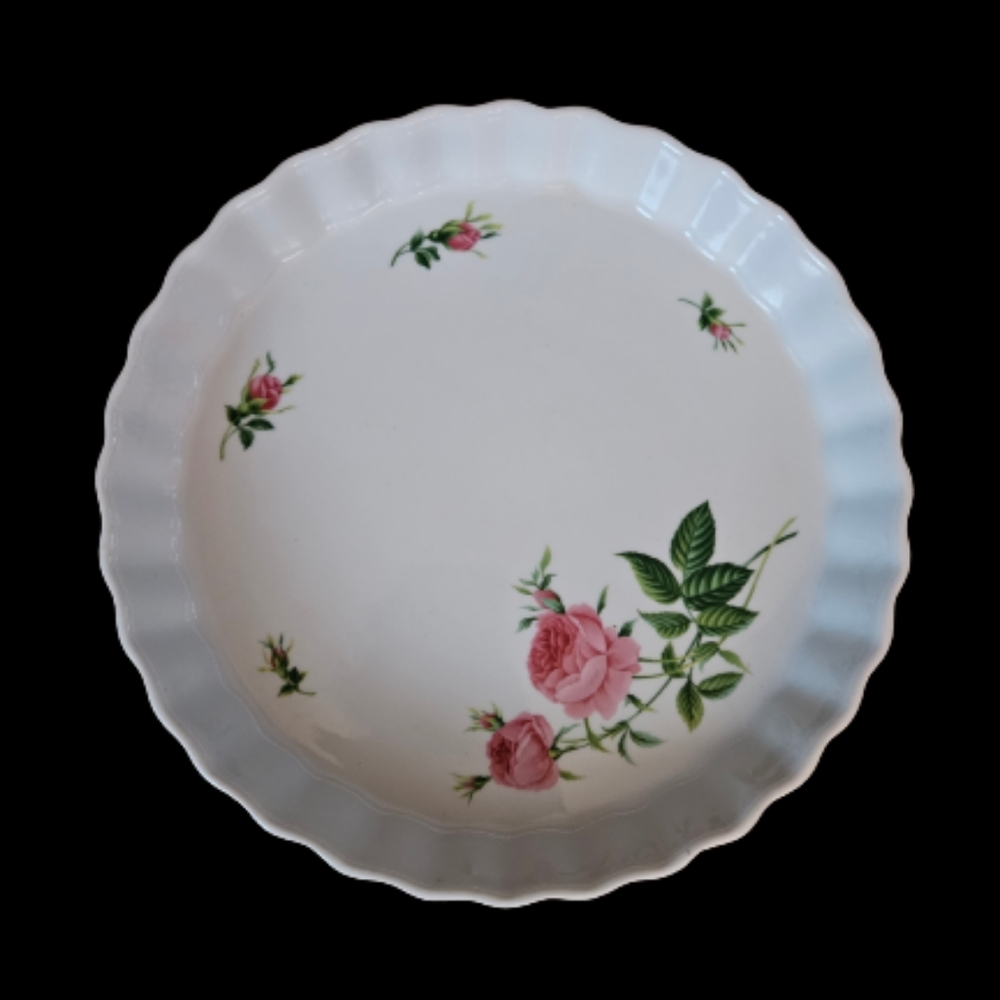 *Vintage Christineholm Roses Ceramic 9" Baking Pie Dish Scalloped